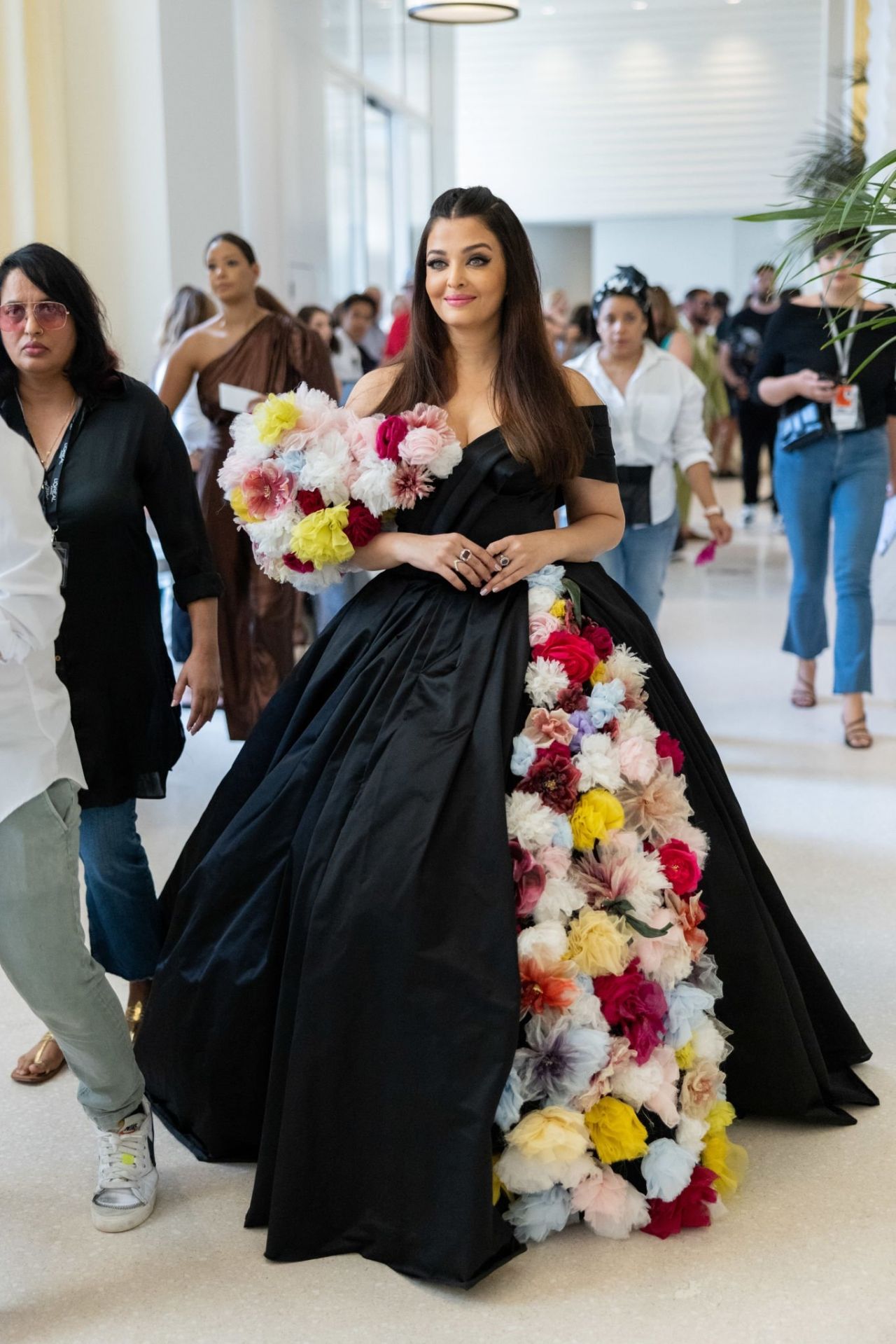 AISHWARYA RAI AT TOP GUN MAVERICK RED CARPET CANNES FILM FESTIVAL8